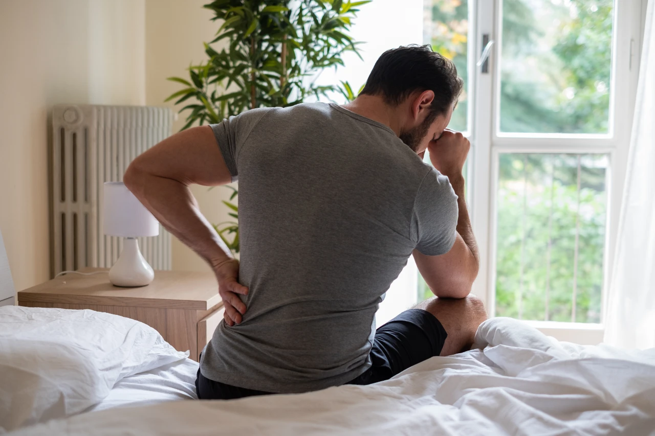 Morning back pain could be a sign that it’s time to have the heavy-duty bed vs regular bed debate.